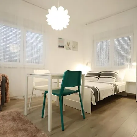 Old Town Stylish Studio Andi Apartment