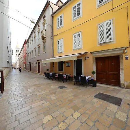 Old Town Stylish Studio Andi Apartment